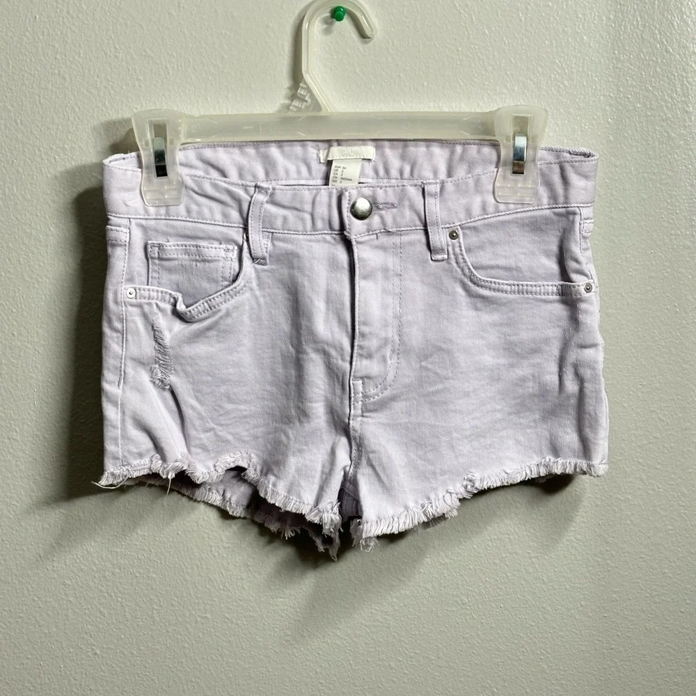 H&M Women Lilac Cut Off Jeanβ Shorts Size 2.